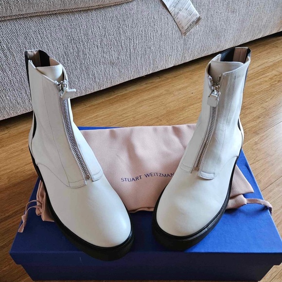 Stuart Weitzman Boots in white - Picture 1 of 4